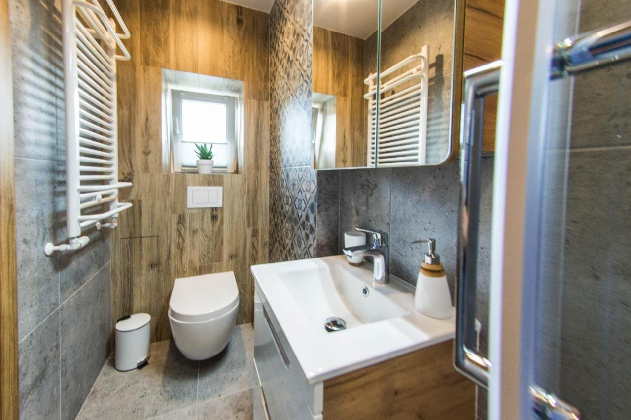 Apartament Wita Stwosza Jelenia Gora Exterior photo